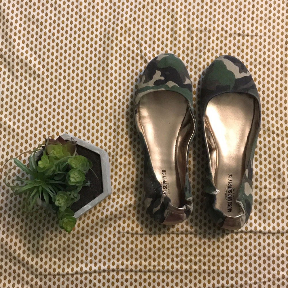 *Mossimo Supply Co Camo Flats*